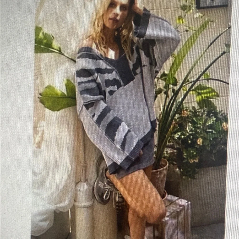 POL Charcoal & Light Gray Oversized Relaxed Boxy VNeck Sweater Medium - Picture 2 of 16